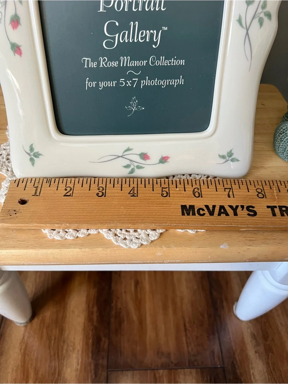 Lenox Rose Manor Ceramic 5x7 Picture Frame in Cream with Pink Rose Accents NOS